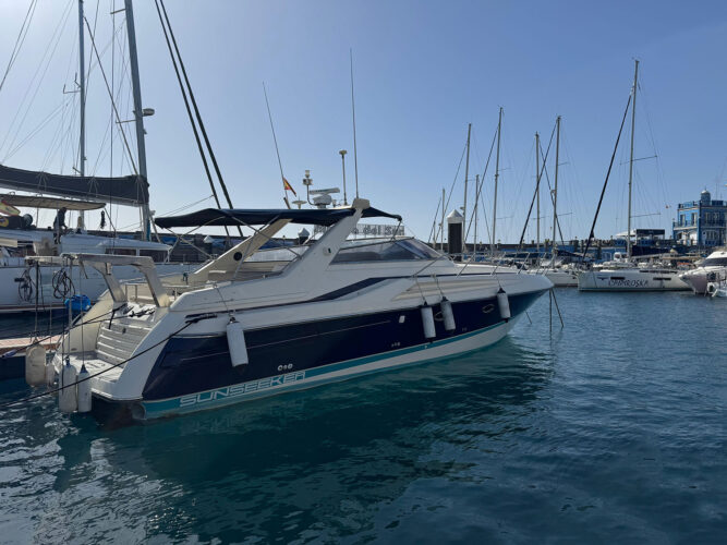 Motorboat Sunseeker 42 Mustique Tenerife 2