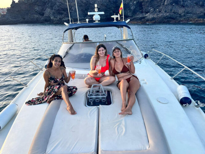 Motorboat Sunseeker 42 Mustique Tenerife 4