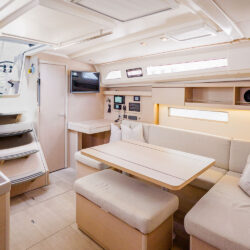 Sailboat Beneteau Oceanis 40.1 Tenerife 10