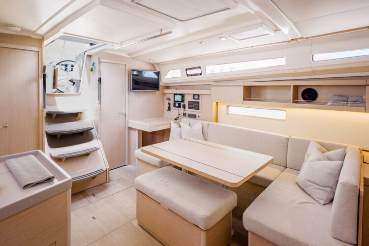 Sailboat Beneteau Oceanis 40.1 Tenerife 10