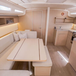 Sailboat Beneteau Oceanis 40.1 Tenerife 9