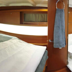 Sailboat Beneteau Oceanis 45 Tenerife 1