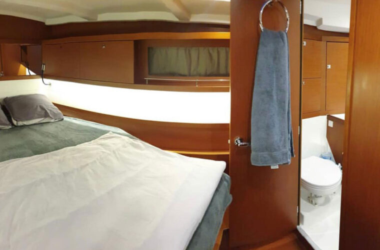 Sailboat Beneteau Oceanis 45 Tenerife 1