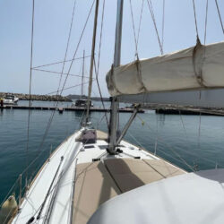 Sailboat Beneteau Oceanis 45 Tenerife 10