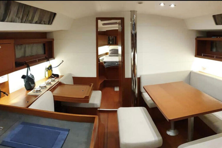 Sailboat Beneteau Oceanis 45 Tenerife 2